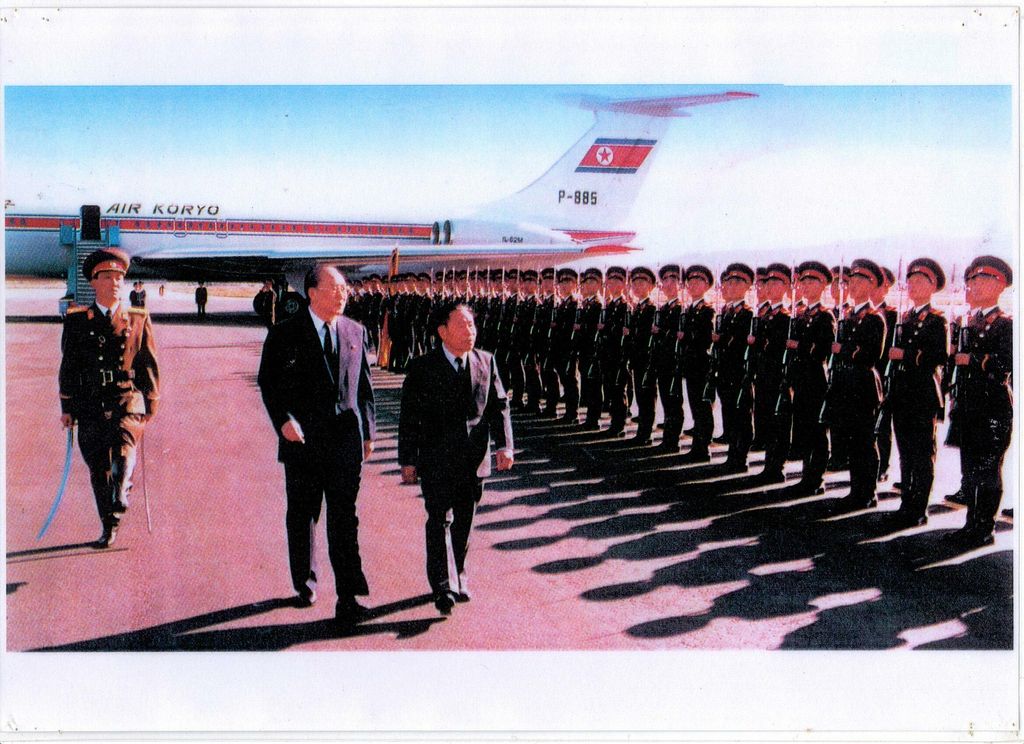 ການນຳລາວກັບການນຳຕ່າງປະເທດເດີນກວດກອງກຽດຕິຍົດ