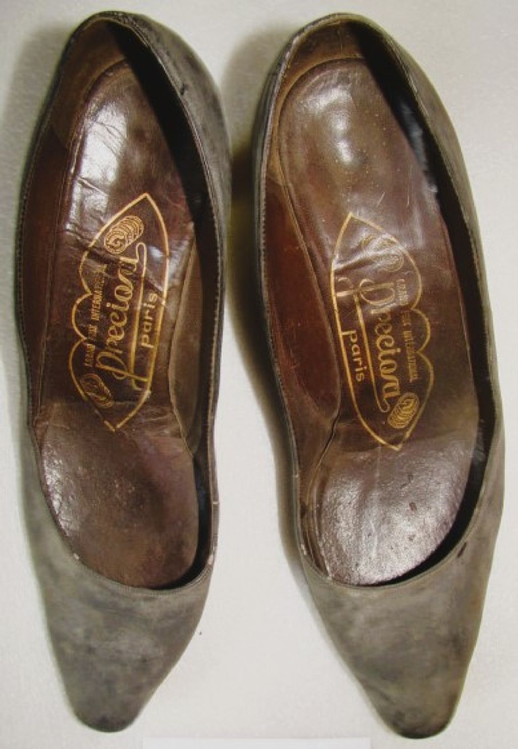 ເກີບຢ່ອງສົ້ນເຂັມ ຫນັງສີດໍາ