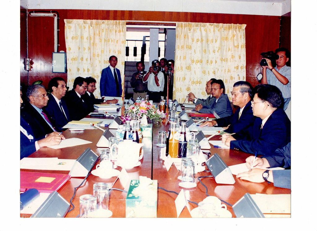 ກອງ​ປະ​ຊູມ​ປຶກ​ສາ​ຫາ​ລື​ລາວ ກັບ​ຕ່າງ​ປະ​ເທດ