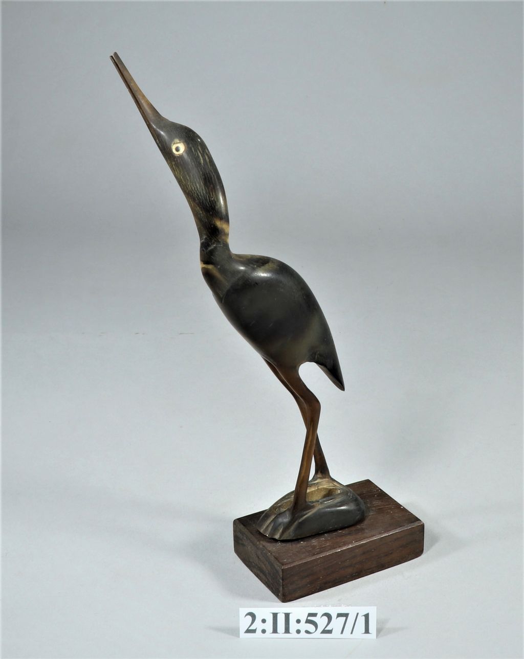 ນົກເຈົ່າ ແກະ ສະລັກ ເຮັດດ້ວຍເຂົາຄວາຍ ແທນໄມ້.