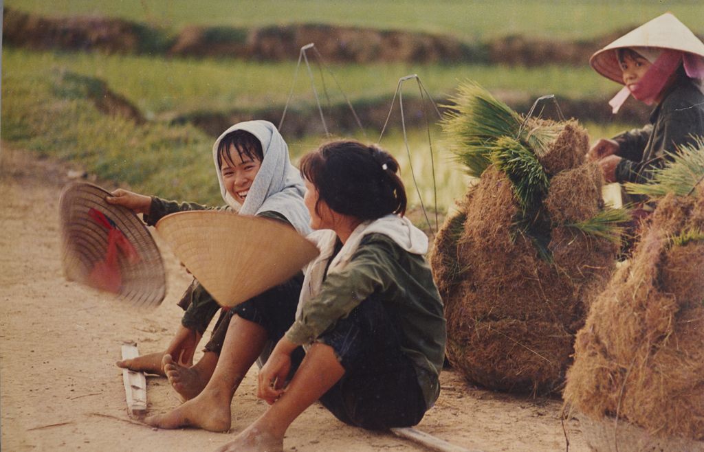 ສະເພຊົນນະບົດຍິງສາວອອກແຮງງານ