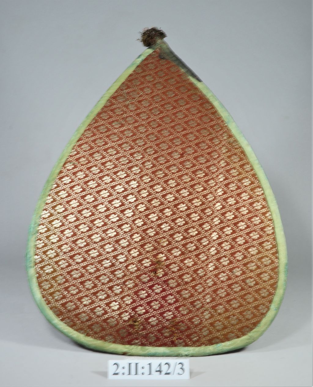 ໃບພັດຈໍາພອນ ເຮັດດ້ວຍໄມ້, ຜ້າໄໝ.