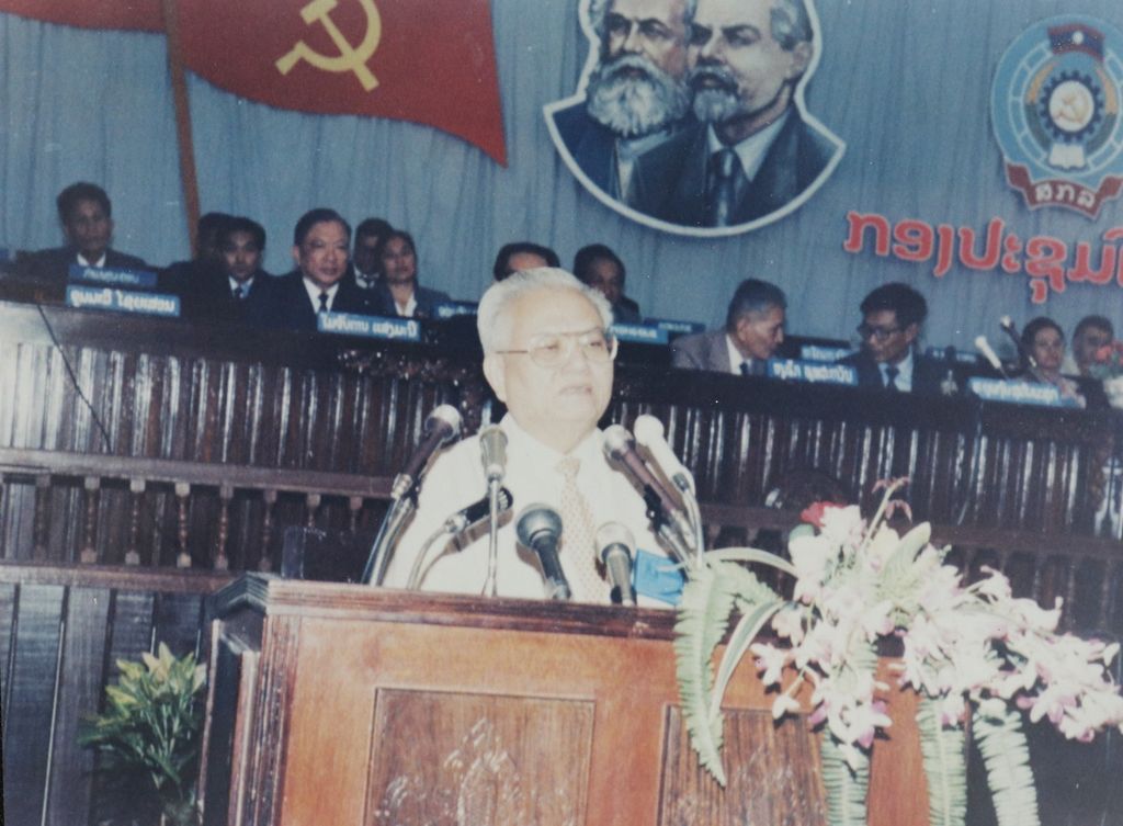 ທ່ານ ໄກ​ສອນ ພົມ​ວິ​ຫານ ກ່າວ​ສູນ​ທອນ​ພົດ​ໃນ​ກອງ​ປະ​ຊຸມ​ພັກ