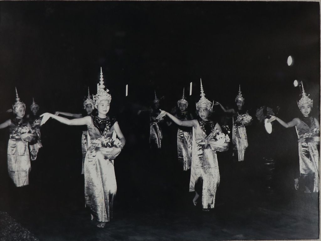 ຮູບ​ພ​າບຂາວດຳ  ການຟ້ອນອວຍພອນ ປີ 1972