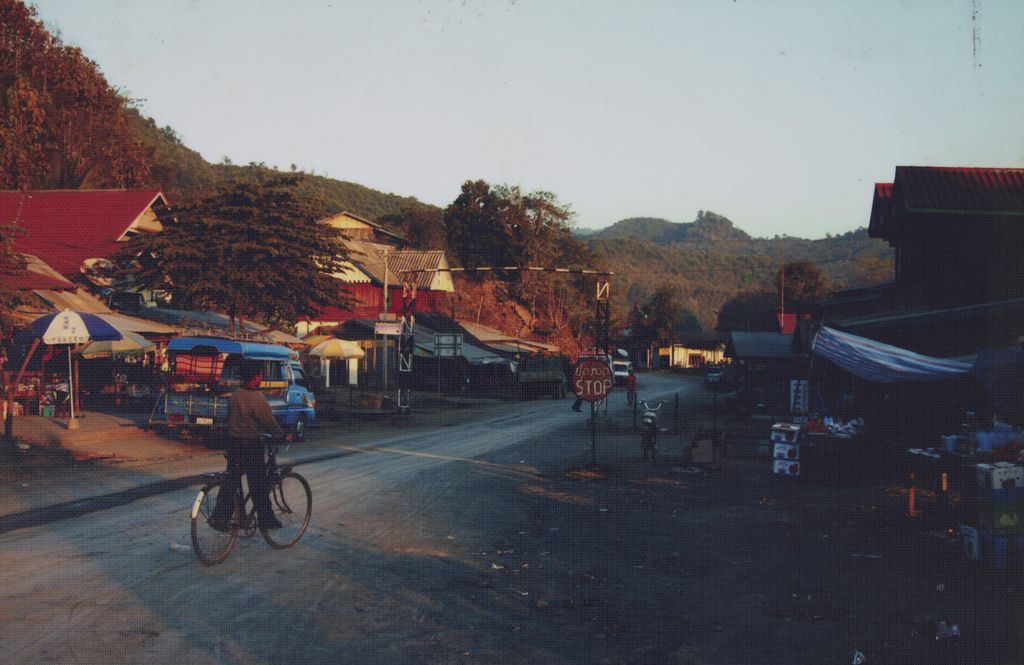 ​ຖະ​ໜົນ​ບໍ່​ເຕັນ ແຂວງ​ຫຼວງ​ນ້ຳ​ທາ