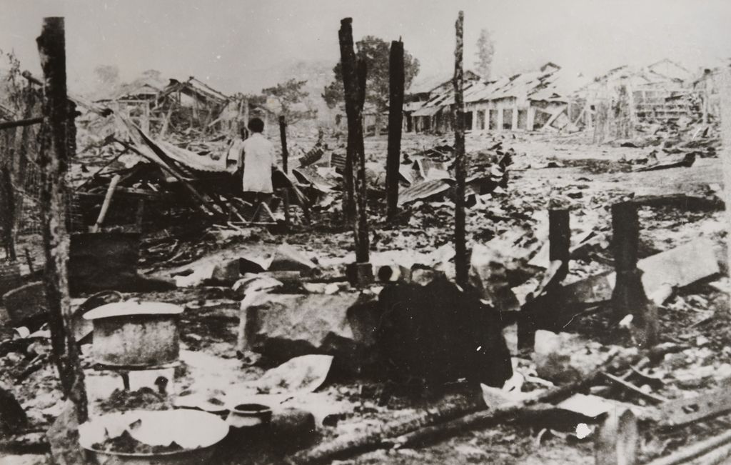 ເຮືອນ​ປະ​ຊາ​ຊົນ​ຖືກ​ທຳ​ລາຍ