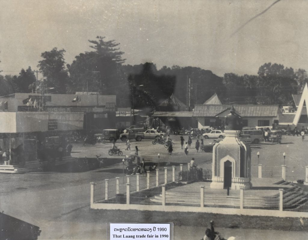 ຕະ​ທາດ​ຫຼວງ​ປີ 1990