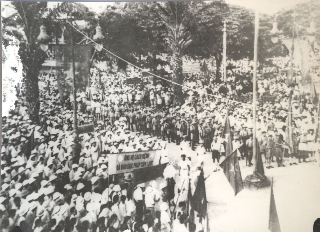 ປະ​ຊາ​ຊົນ​ຫວຽດ​ນາມ​ໂຮມ​ຊຸມ​ນຸມ​ມິດ​ຕິງ