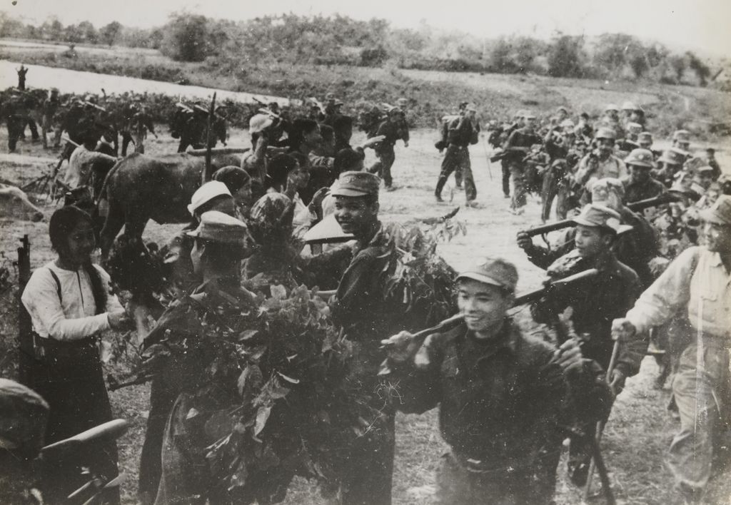 ອ້າຍ​ນ້ອງ​ທະ​ຫານ​ກຽມ​ພ້ອມ​ສູ້​ແນ​ວ​ໜ້າ