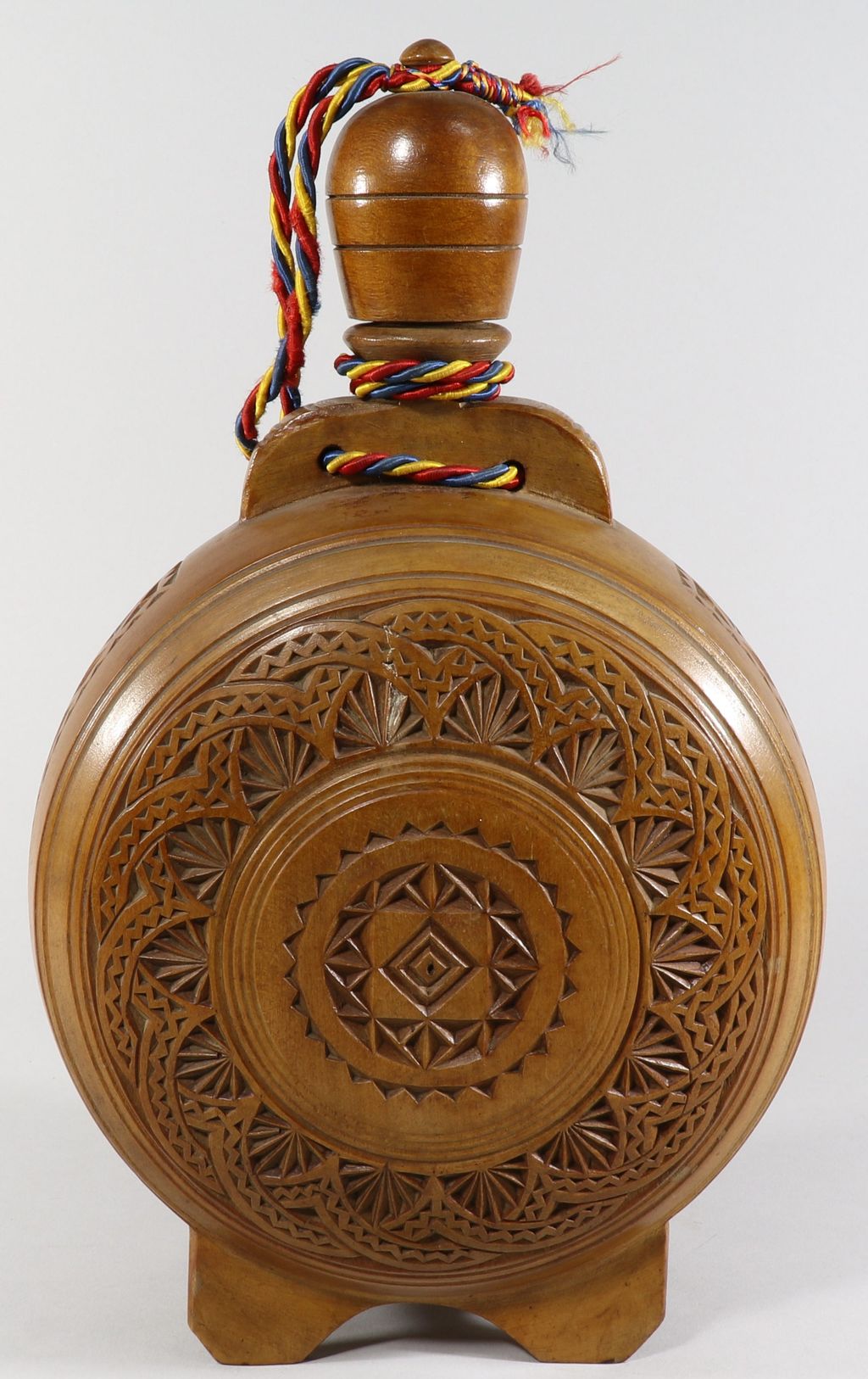 ຕຸກເຫຼົ້າ ເຮັດດ້ວຍໄມ້.