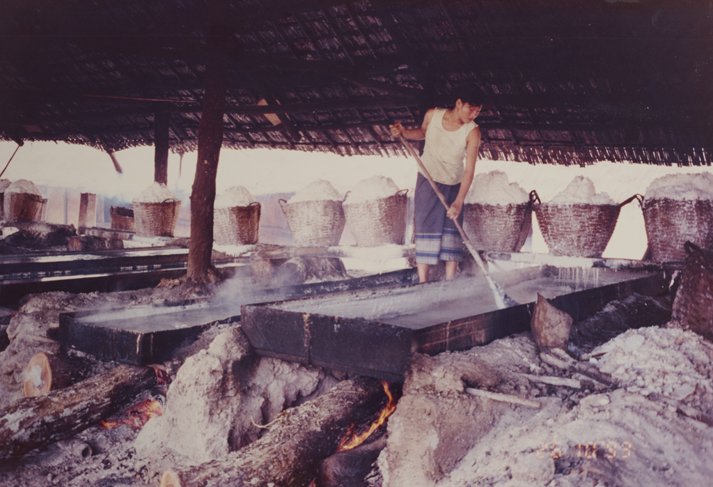 ໂຮງ​ງານ​ຜະ​ລິດ​ເກືອ