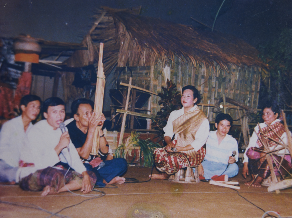 ການ​ຂັບ​ງຶ່ມ