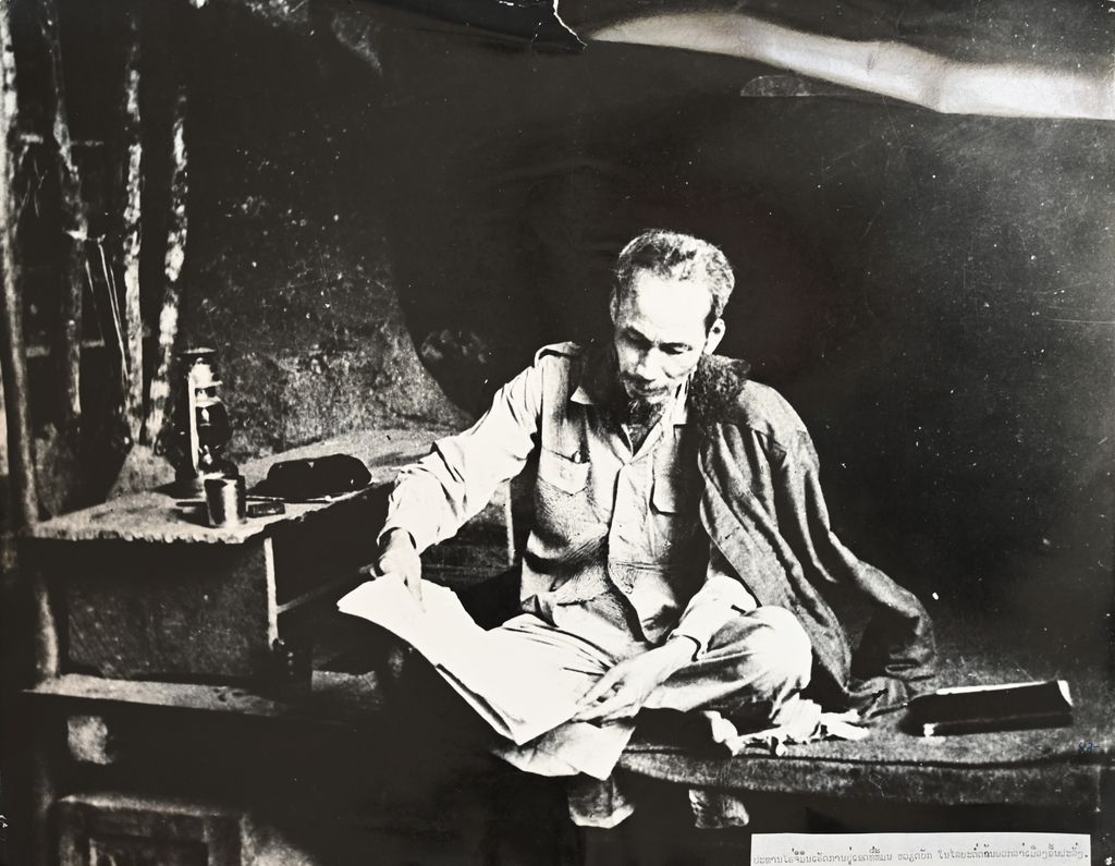 ປະທານ ໂຮຈິມິນ ເຮັດການຢູ່ເຂດທີໝັນຫວຽດບັກໃນໄລຍະຕໍ່ຕ້ານພວກລ່າເມືອງຂຶ້ນຝຣັ່ງ