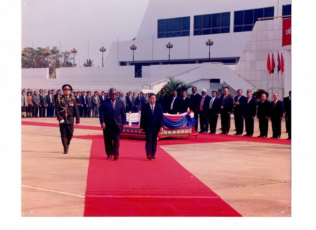 ທ່ານ ສີ​ສະ​ຫວາດ ແກ້ວ​ບຸນ​ພັນ ຕ້ອນ​ຮັບ​ແຂກ​ຕ່າງ​ປະ​ເທດ