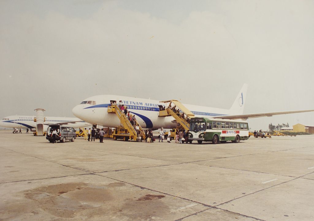 ສະ​ໜາມ​ບີນ​ສາ​ກົນ​ໂນ້ຍ​ບ່າຍ