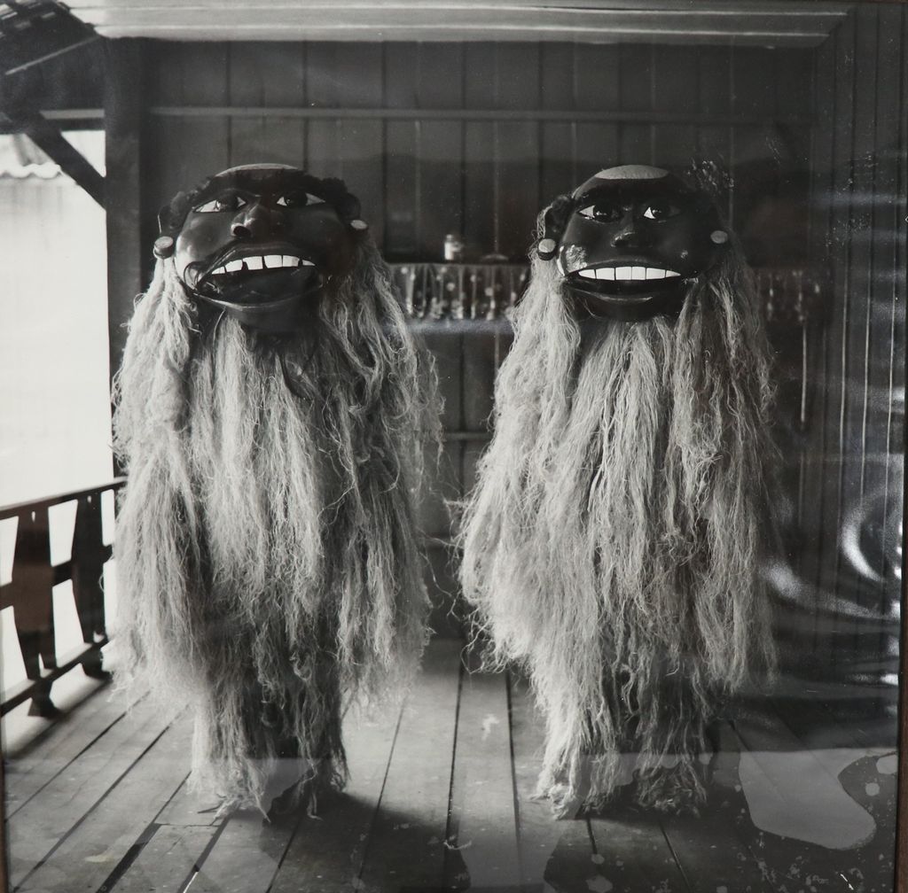 ຮູບ​ພ​າບຂາວດຳ  ປູ່ເຍີ-ຍ່າເຍີ