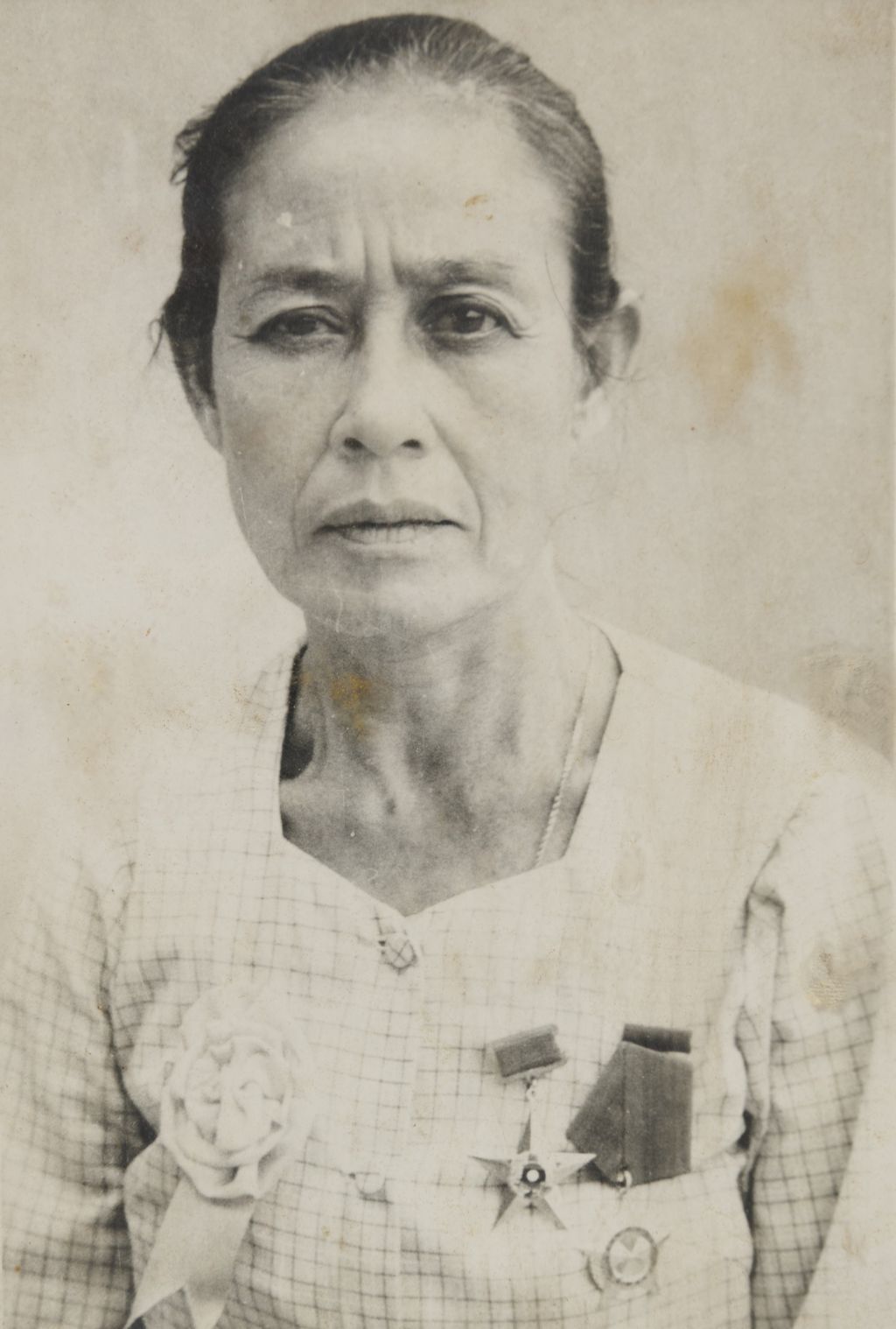 ສະ​ຫາຍ ແມ່ ແດງ ແຂວງ​ຈຳ​ປາ​ສັກ