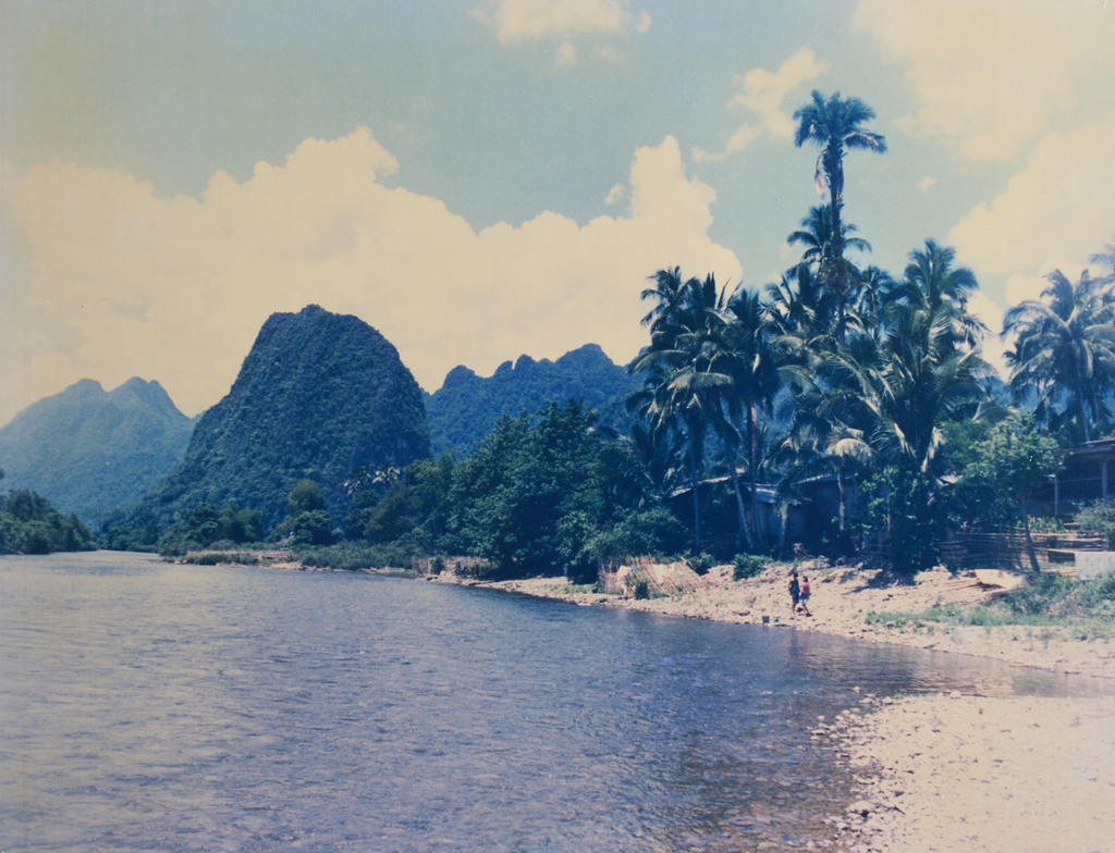 ທິວ​ທັດ​ທຳ​ມະ​ຊາດ​ວັງ​ວຽງ