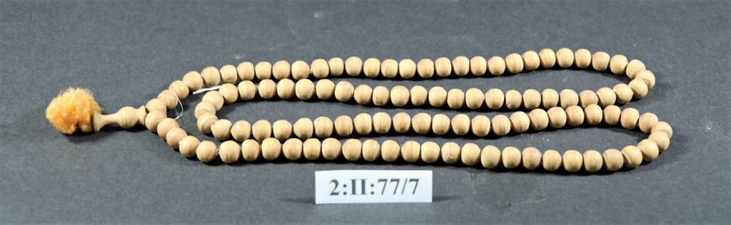 ສາຍຄໍ ໝາກຕຸ້ມ ເຮັດດ້ວຍໄມ້.