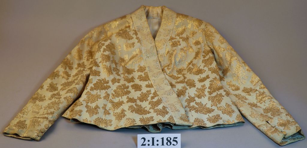 ເສື້ອຄໍປ້າຍ ຜ້າໄໝ ລາຍດອກສີງາຊ້າງ.