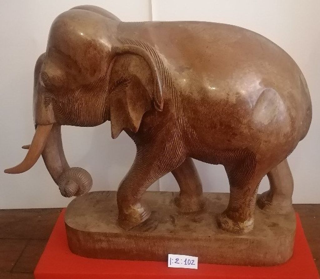 ຊ້າງເຮັດດ້ວຍໄມ້