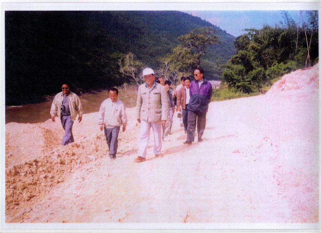 ພະ​ນັກ​ງານ​ຄົມ​ມະ​ນາ​ຄົມ​ລົງ​ສຳ​ຫລວດ​ເສັ້ນ​ທາງ