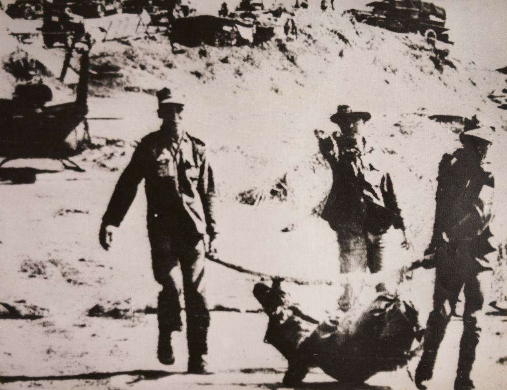 ເກັບ​ຊາກ​ສົບ​ທະ​ຫານ