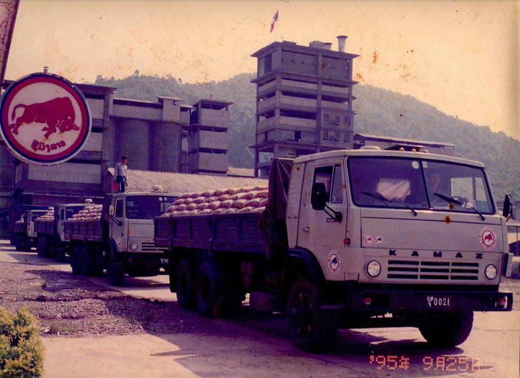 ການ​ຂົນ​ສົ່ງ​ຊີ​ມັງ​ອອກ​ໂຮງ​ງານ