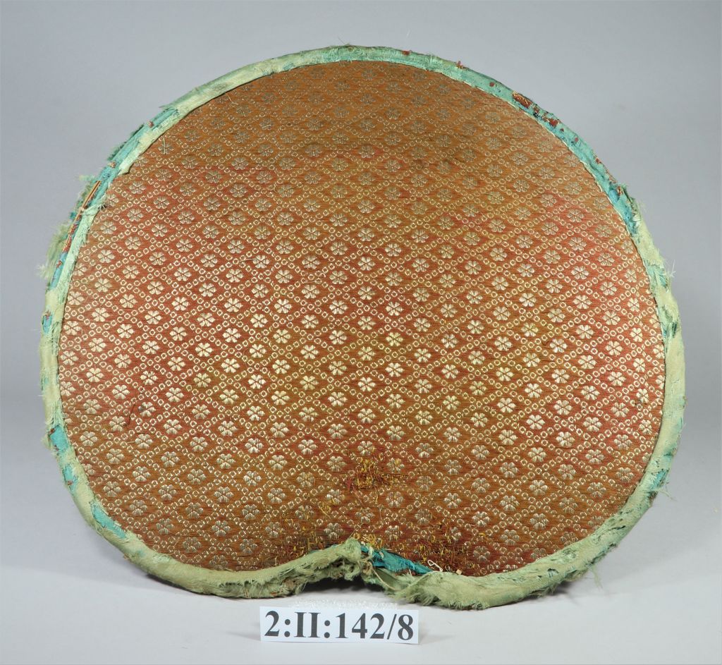 ໃບພັດຈໍາພອນ ເຮັດດ້ວຍໄມ້, ຜ້າໄໝ.