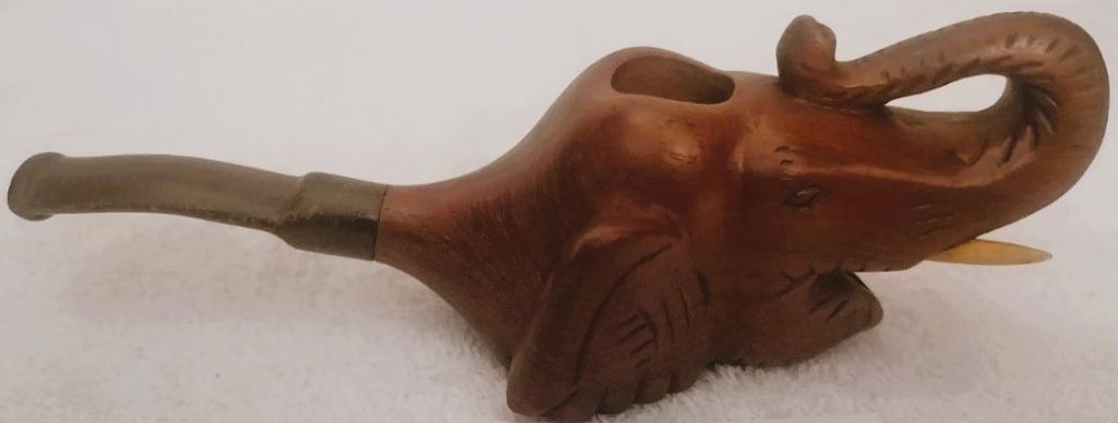 ກອກຢາສູບເຮັດດ້ວຍໄມ້ກັ່ນສູບເປັນຮູບຫົວຊ້າງ ມີງາ2ອັນ