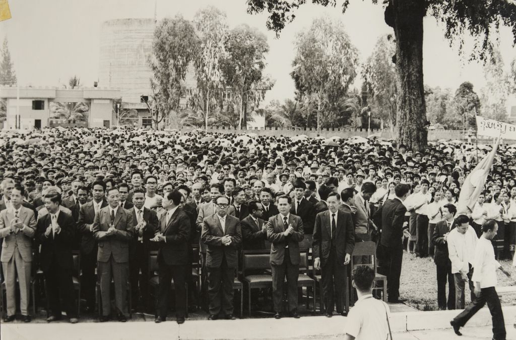 ໂຮມຊຸມນຸມຊົມເຊີຍຄະນະປະຕິວັດ