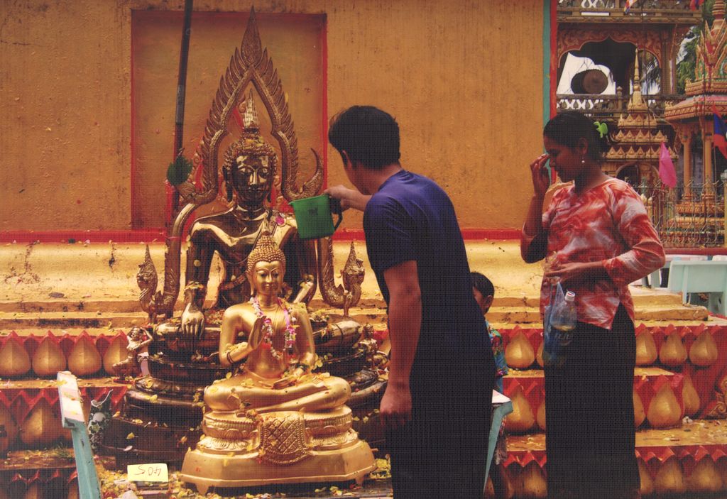 ບຸນປີໃໝ່ລາວ ຫົດນ້ຳພຣະພຸດທະຮູບ ນະຄອນຫຼວງວຽງຈັນ