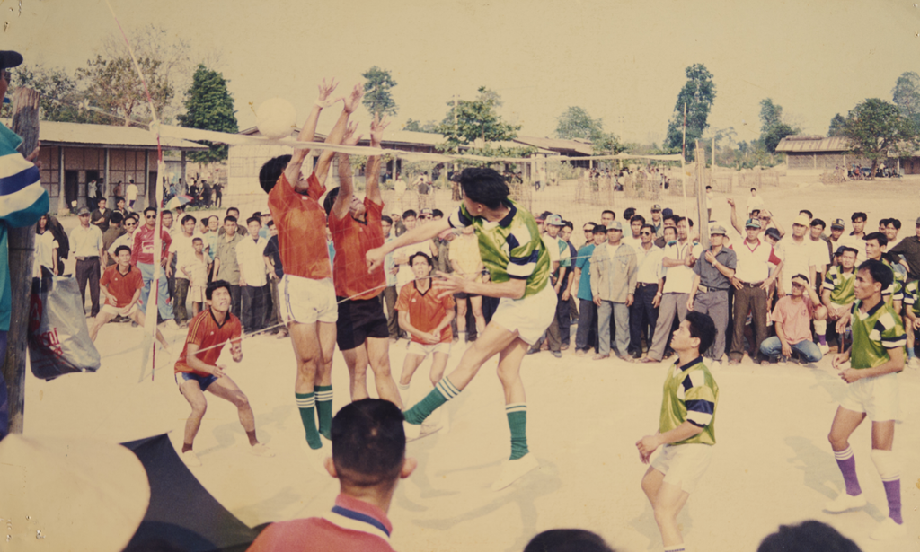 ກິ​ລາ​ບານ​ສົ່ງ