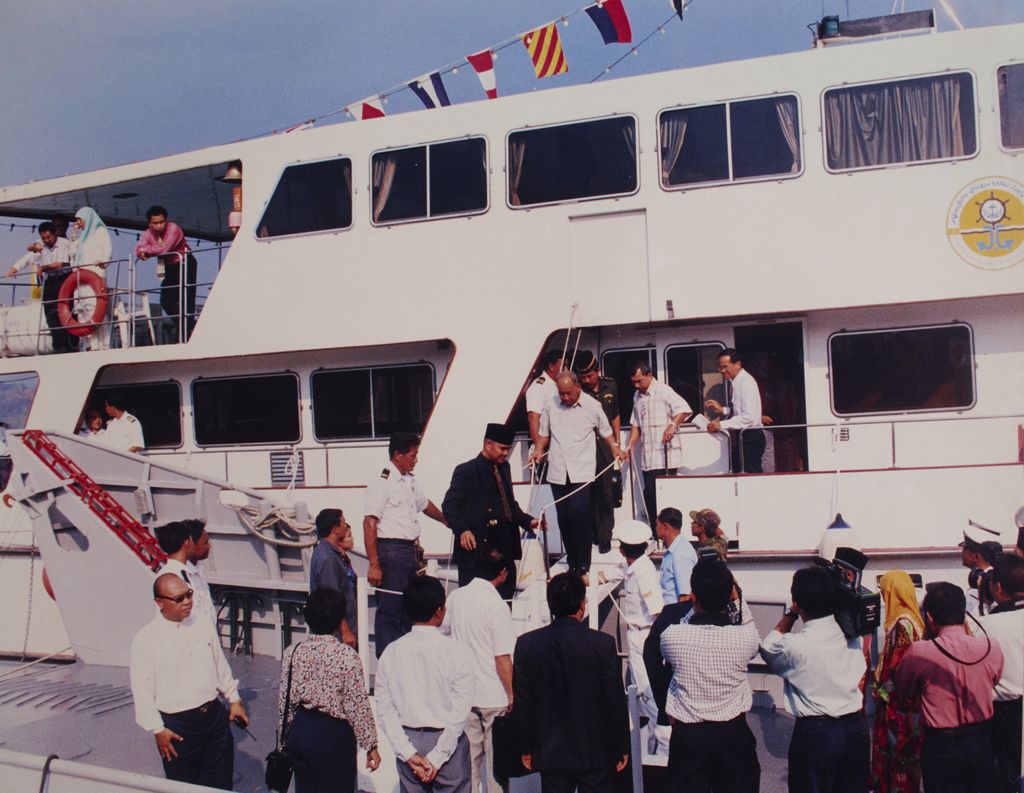 ທ່ານ ຄຳໄຕ ຢ້ຽມຢາມບູໄນ