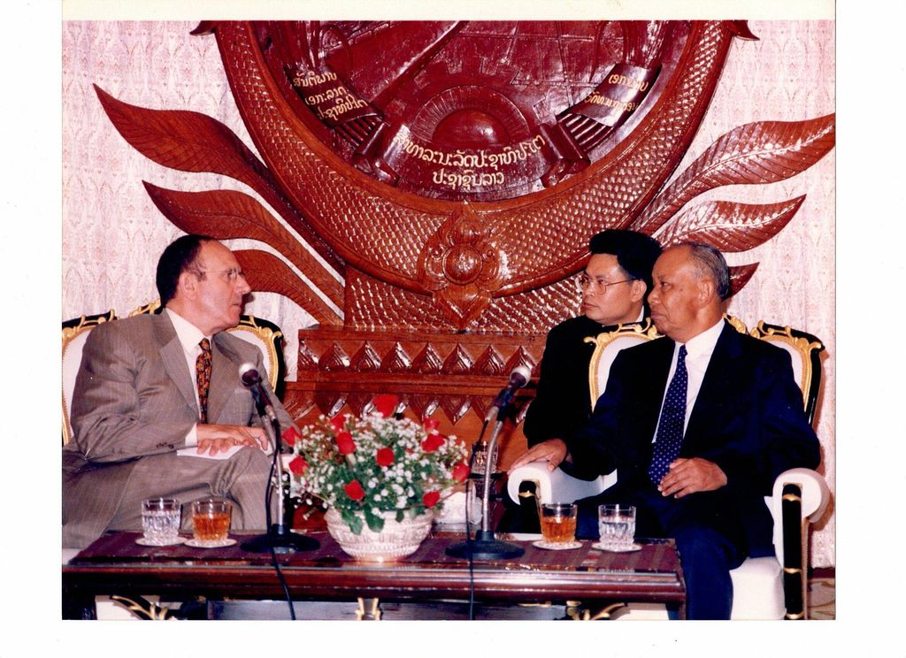 ທ່ານ ຄຳ​ໄຕ ສີ​ພັນ​ດອນ ຕ້ອນ​ຮັບ​ແຂກ​ຕ່າງ​ປະ​ເທດ