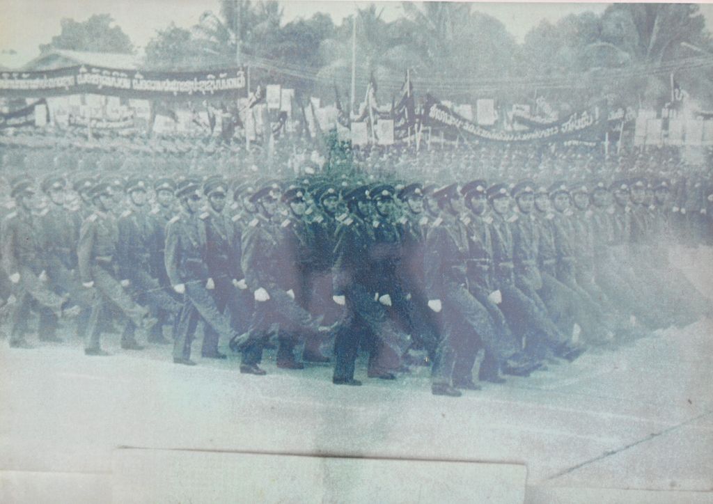 ກ້ອນເຫຼົ່າຮົບທະຫານລາບ