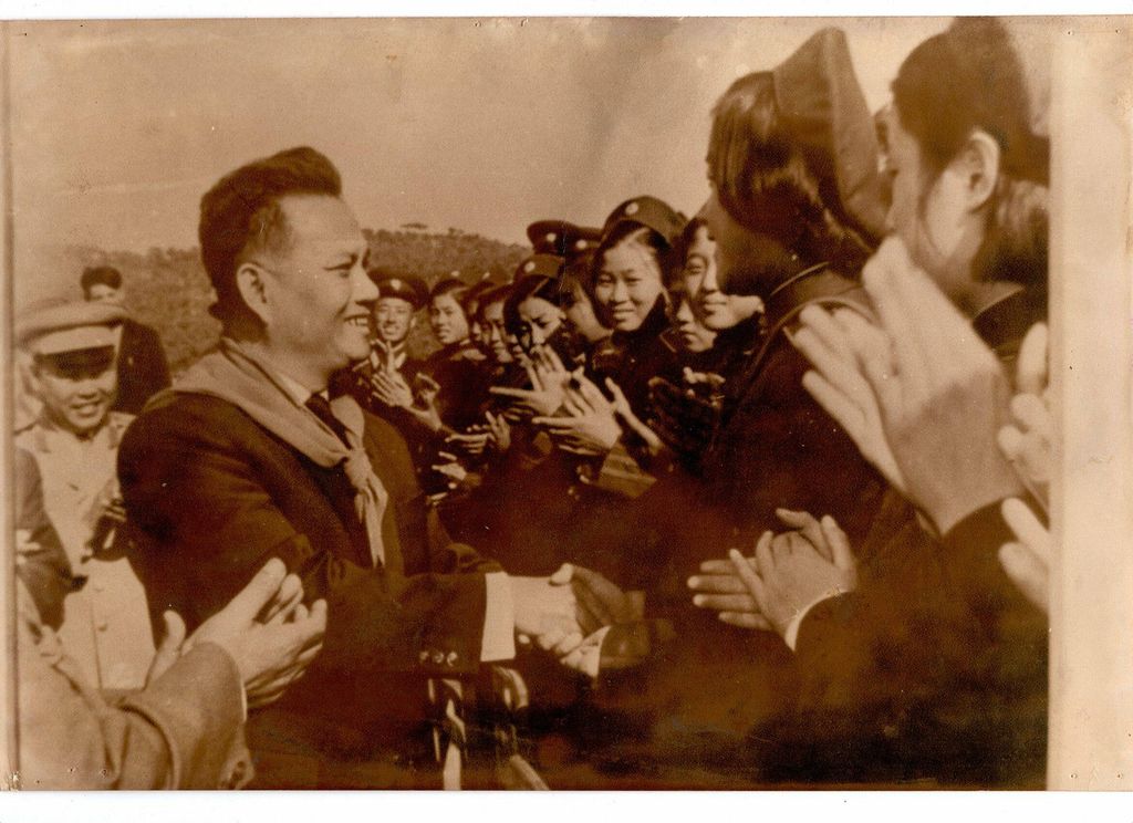 ຄວາມຮັກແພງ ແລະ ສະໜິດສະໜົມລະຫວ່າງທ່ານ ໄກສອນ ພົມວິຫານ ກັບປະຊາຊົນຈີນ