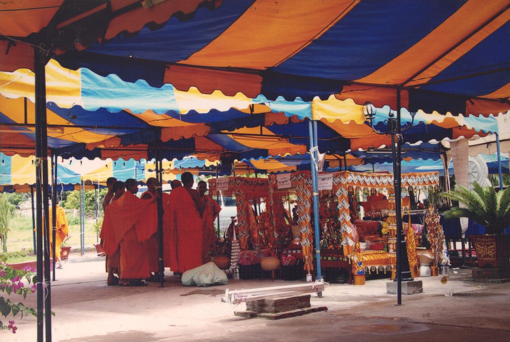 ຕັ້ງກອງບຸນຢູ່ວັດສີສະເກດ