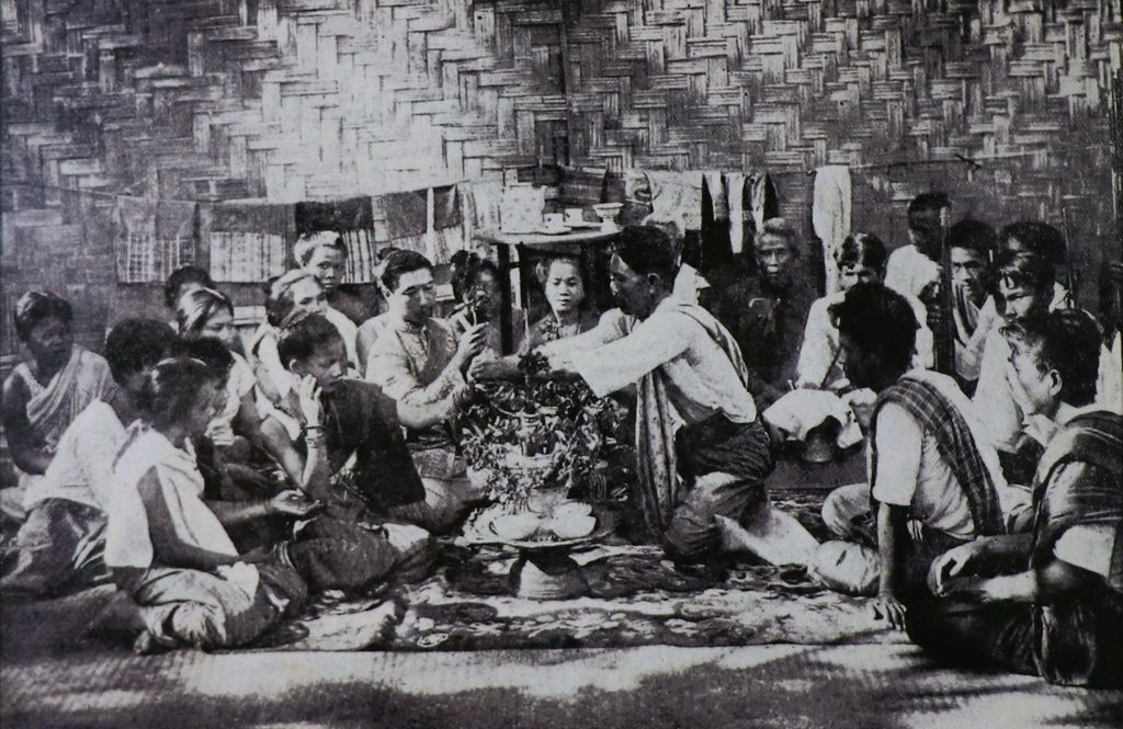 ຮູບພາບຂາວດໍາ ພິທີແຕ່ງງານຂອງຄົນລາວ ປີ 1930