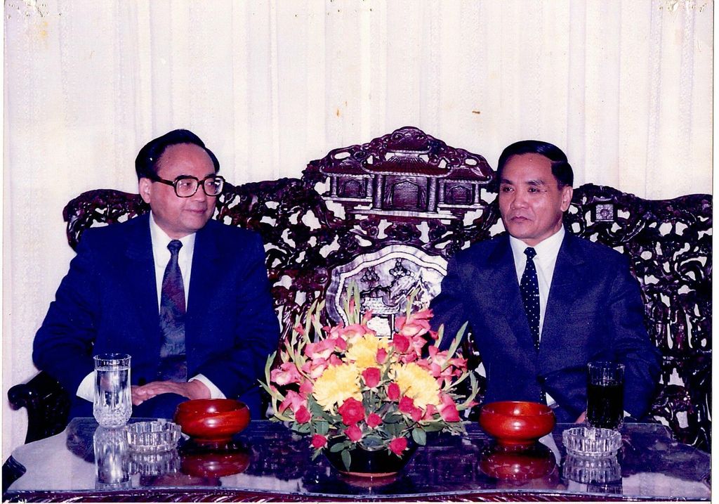 ທ່ານ ທອງສິງ ທຳມະວົງ ຕ້ອນຮັບຜູ້ແທນ