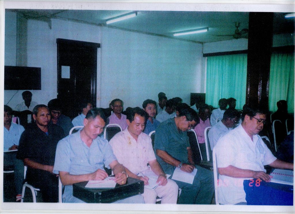 ເຝິກ​ອົບ​ຮົມ