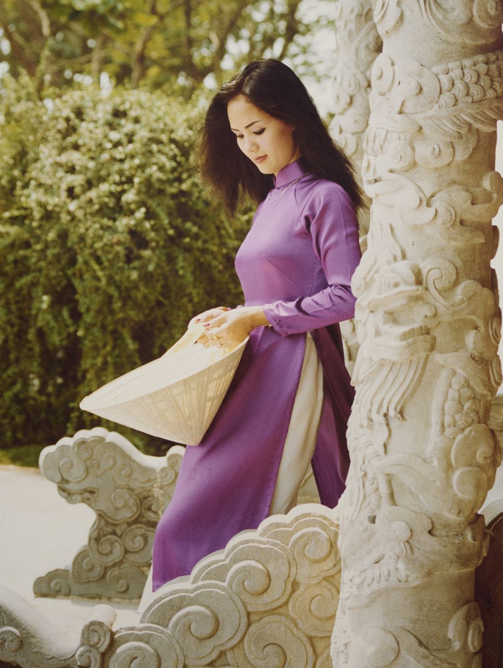 ຮູບ​ຊົງ​ຂອງ​ເຫວ້ (ຍິງ​ສາວ​ຫວຽດ​ນາມ)