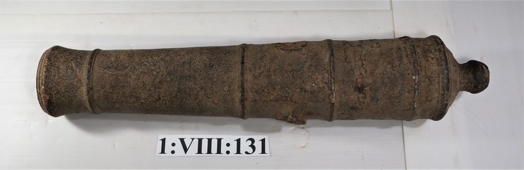 ປືນເຮັັດດ້ວຍເຫຼັກ.