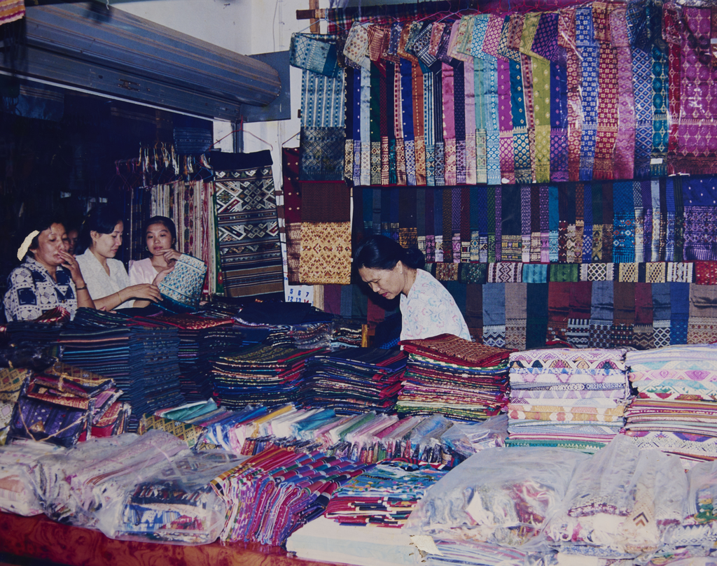 ຮ້ານ​ຂາຍ​ຜ້າ​ແພ