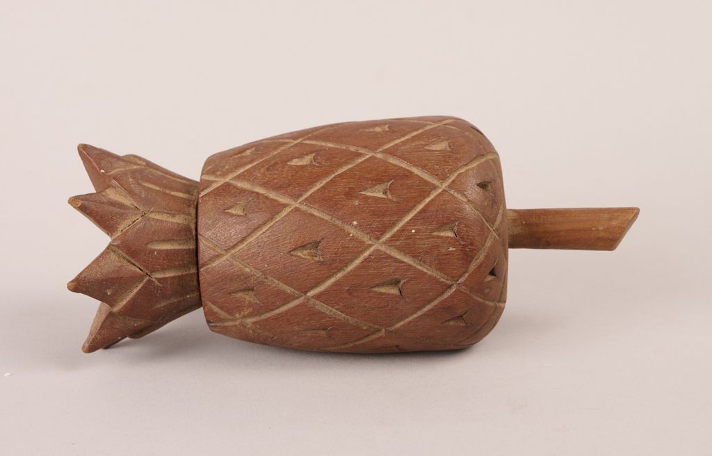 ໝາກນັດແກະສະລັກດ້ວຍໄມ້