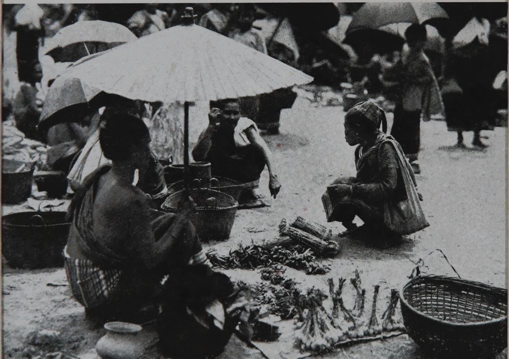 ຮູບພາບຂາວດໍາ  ຕະຫລາດຫລວງພະບາງ