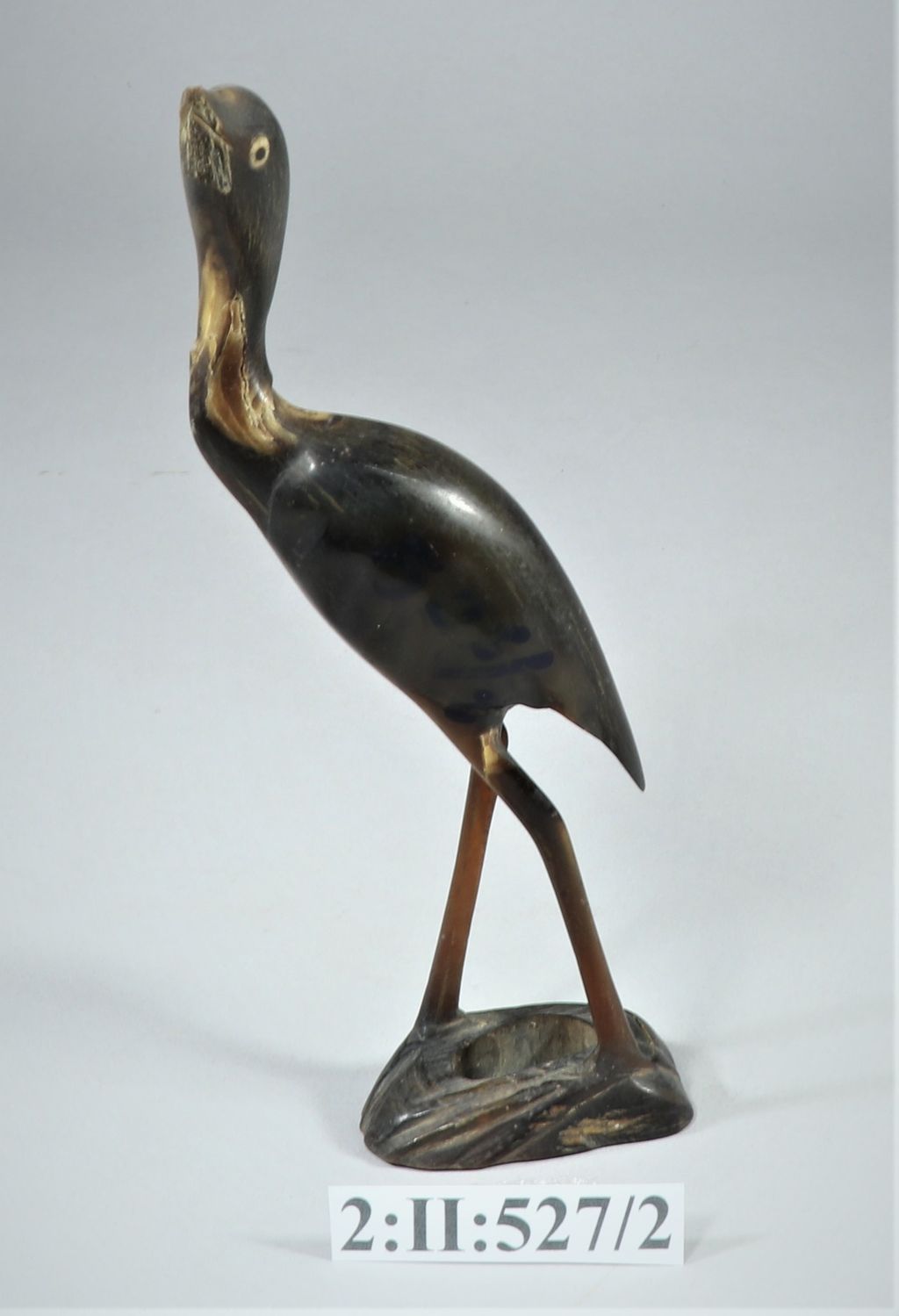 ນົກເຈົ່າ ແກະ ສະລັກ ເຮັດດ້ວຍເຂົາຄວາຍ ແທນໄມ້.