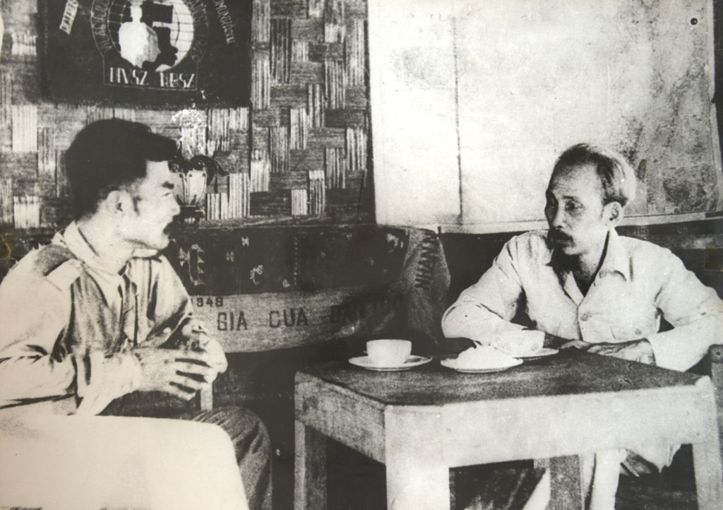 ປະ​ທານ​ໂຮ​ຈີ​ມິນ​ຕ້ອນ​ຮັບ​ທ່ານ​ສຸ​ພາ​ນຸ​ວົງ​ທີ່​ເຂດ​ທີ່​ໝັ້ນ​ວຽດ​ບັກ