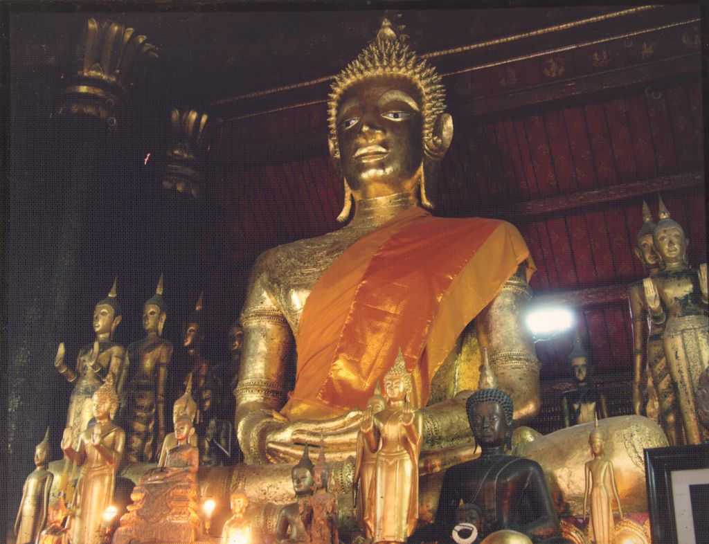 ພ​ຮະ​ພຸດ​ທະ​ຮູບ​ໃຫຍ່ ແລະ ເດັກ​ນ້ອຍ