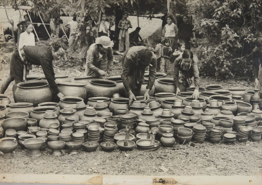 ໂຮງງານເຄື່ອງປັ້ນດິນເຜົ່າພື້ນເມືອງ